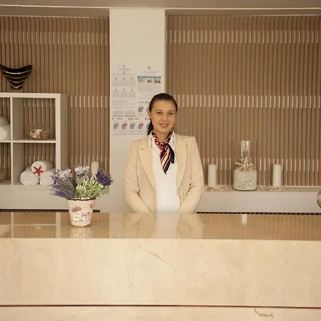 Steaua De Mare Luxury Apartahotel 3*